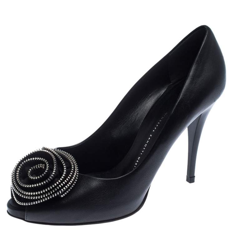 مملوكة مسبقًا Giuseppe Zanotti Black Leather Flower Detail Peep Toe Pumps Size 41.5