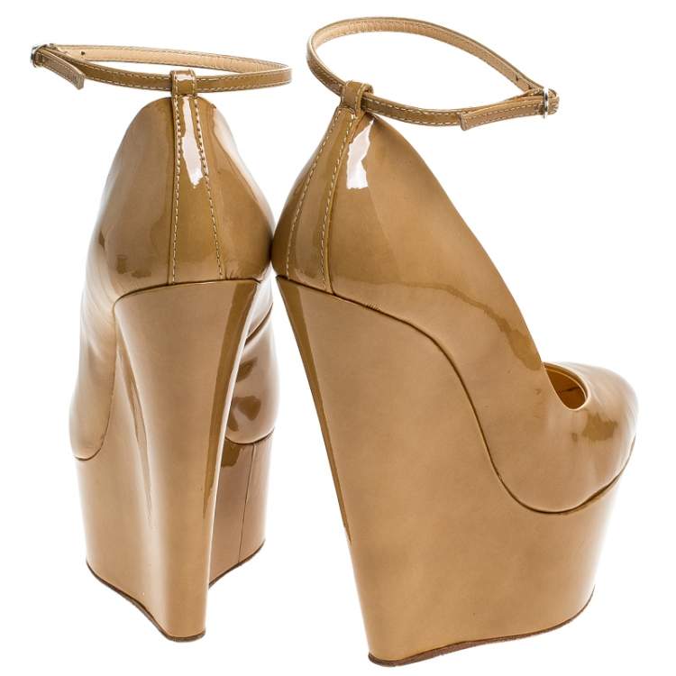 مملوكة مسبقًا Giuseppe Zanotti Tan Patent Leather Ankle Strap Platform Wedge Pumps Size 36