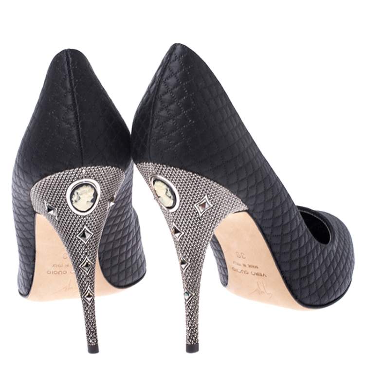 مملوكة مسبقًا Giuseppe Zanotti Black Fabric Round Toe Metal Heel Pumps Size 39