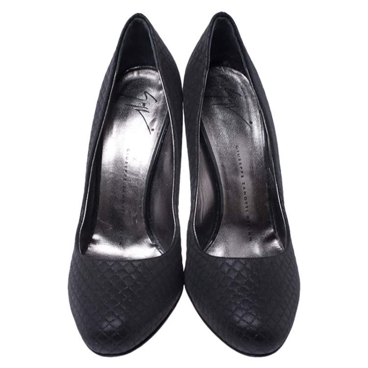 مملوكة مسبقًا Giuseppe Zanotti Black Fabric Round Toe Metal Heel Pumps Size 39