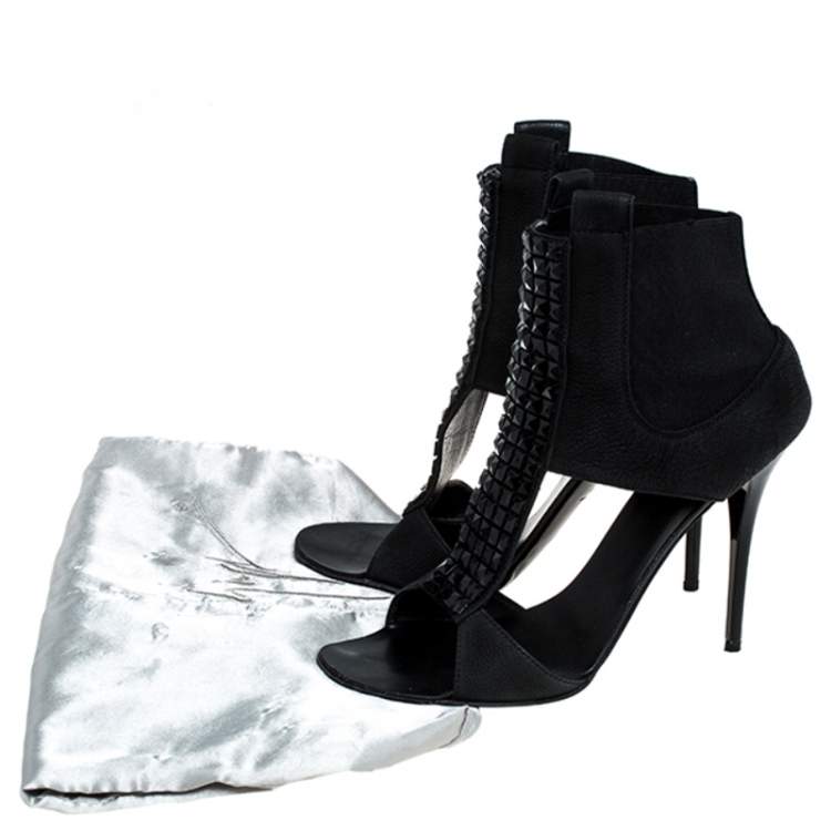 مملوكة مسبقًا Giuseppe Zanotti Black Leather and Elastic Band Studded T Strap Sandals Size 38.5