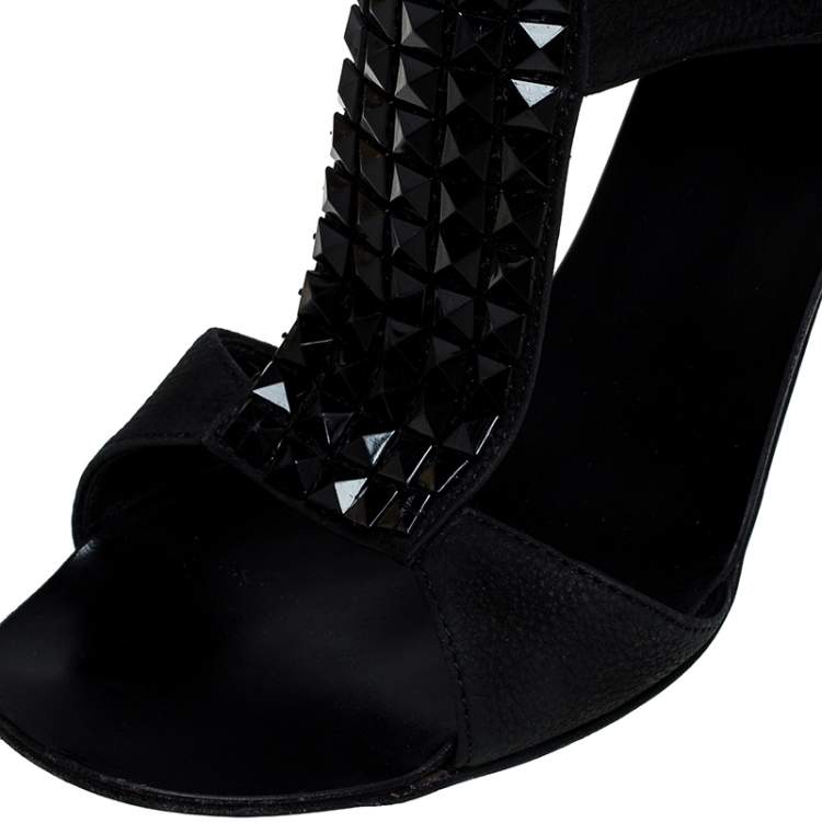 مملوكة مسبقًا Giuseppe Zanotti Black Leather and Elastic Band Studded T Strap Sandals Size 38.5