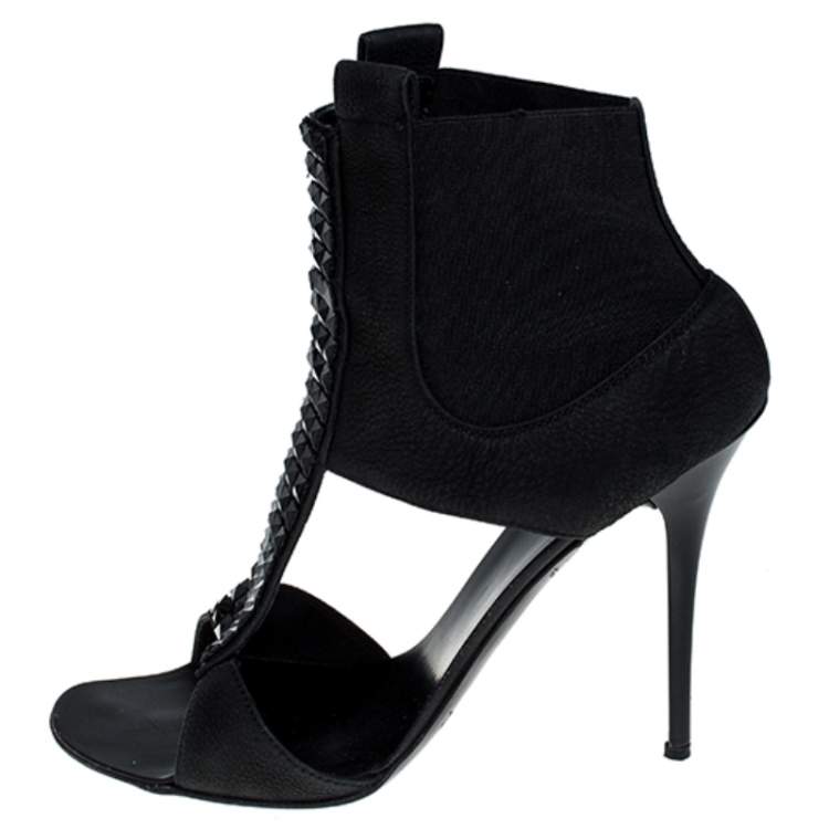 مملوكة مسبقًا Giuseppe Zanotti Black Leather and Elastic Band Studded T Strap Sandals Size 38.5