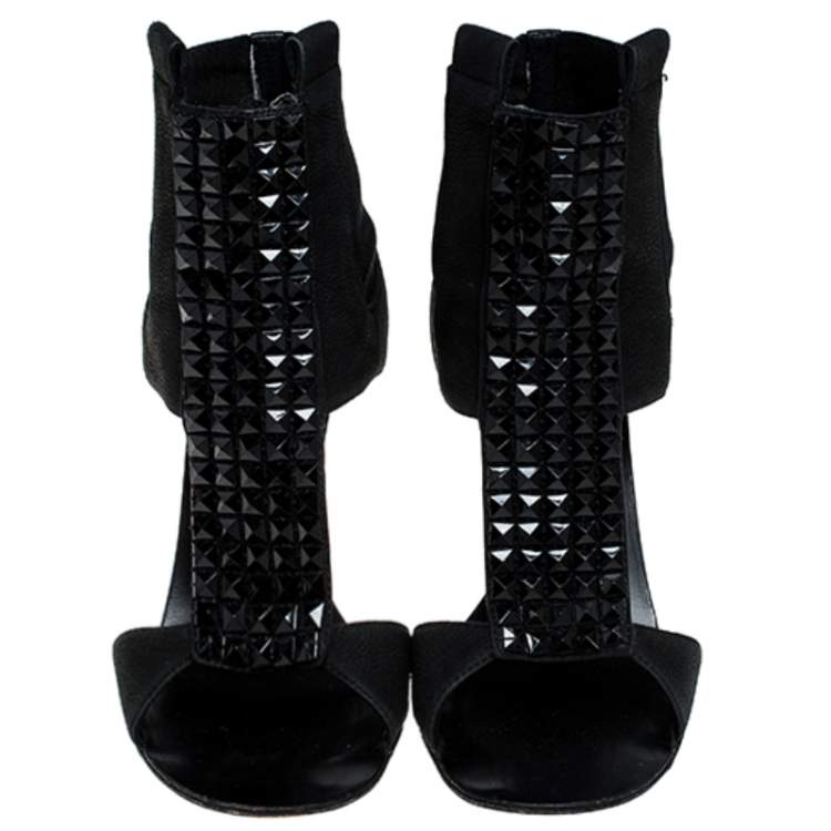 مملوكة مسبقًا Giuseppe Zanotti Black Leather and Elastic Band Studded T Strap Sandals Size 38.5