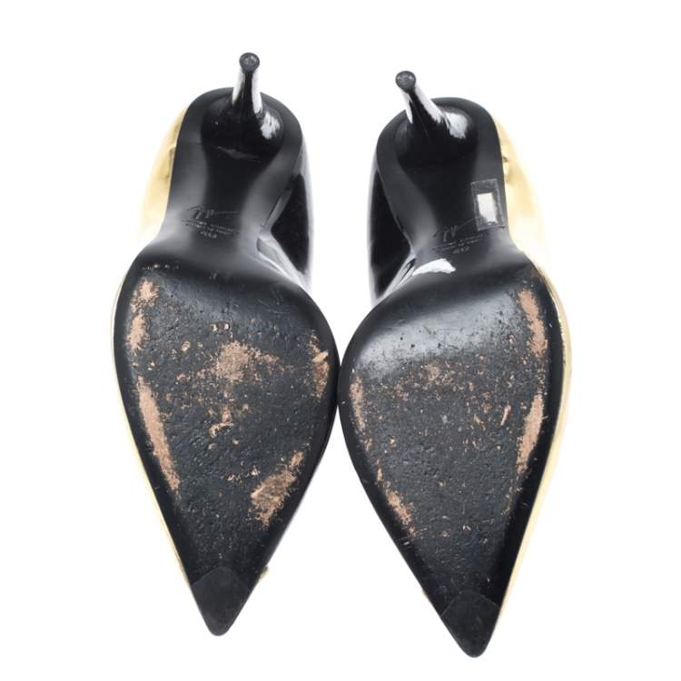 Pre Owned Guiseppe Zannotti Black/Gold Patent Leather Bow Pointed Toe Pumps Size 40