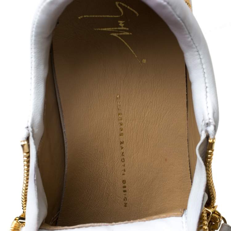Pre Owned Giuseppe Zanotti White/Gold Studded Leather May London Slip On Sneakers Size 40.5
