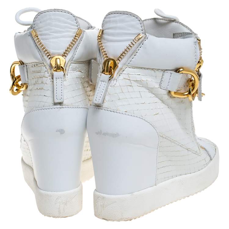 مملوكة مسبقًا Giuseppe Zanotti White Snake Embossed Leather High Top Wedge Sneakers Size 36.5