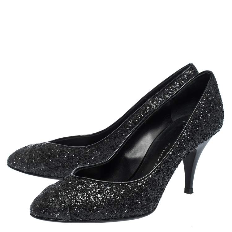مملوكة مسبقًا Giuseppe Zanotti Black Glitter Olinda V Throat Pumps Size 38.5