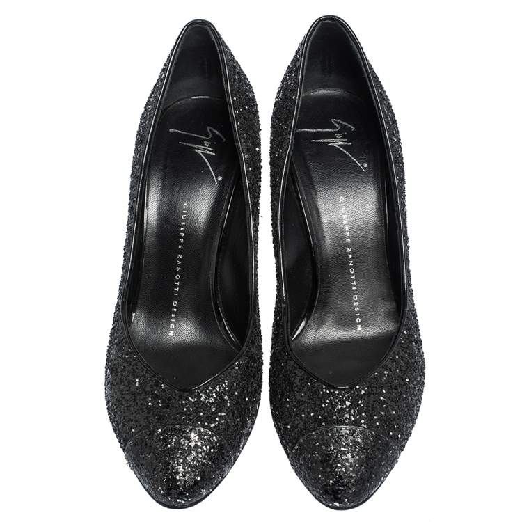 مملوكة مسبقًا Giuseppe Zanotti Black Glitter Olinda V Throat Pumps Size 38.5