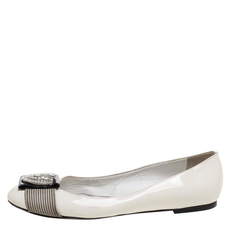 Pre Owned Giuseppe Zanotti White Patent Leather And Striped Fabric Crystal Embellished Ballet Flats Size 38