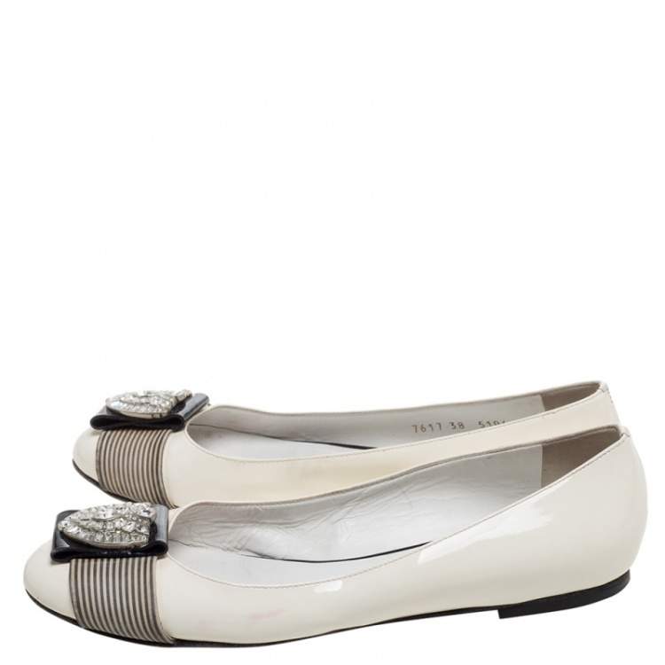 Pre Owned Giuseppe Zanotti White Patent Leather And Striped Fabric Crystal Embellished Ballet Flats Size 38