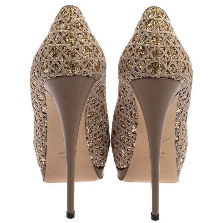 مملوكة مسبقًا Giuseppe Zanotti Grey Glitter And Fabric Platform Peep Toe Pumps Size 39