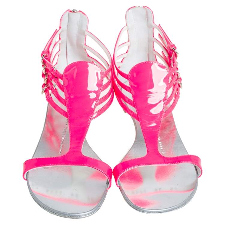 Pre Owned Giuseppe Zanotti Pink Patent Leather  T-strap Flat Sandals Size 36
