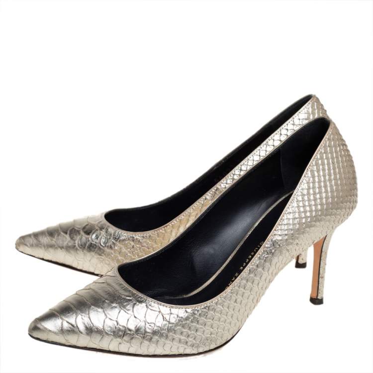 مملوكة مسبقًا Giuseppe Zanotti Gold Python Embossed Leather Pointed Toe Pumps Size 36