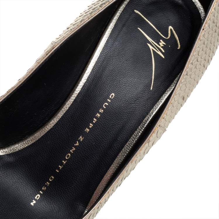 مملوكة مسبقًا Giuseppe Zanotti Gold Python Embossed Leather Pointed Toe Pumps Size 36