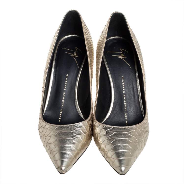 مملوكة مسبقًا Giuseppe Zanotti Gold Python Embossed Leather Pointed Toe Pumps Size 36