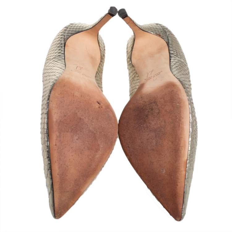 مملوكة مسبقًا Giuseppe Zanotti Gold Python Embossed Leather Pointed Toe Pumps Size 36