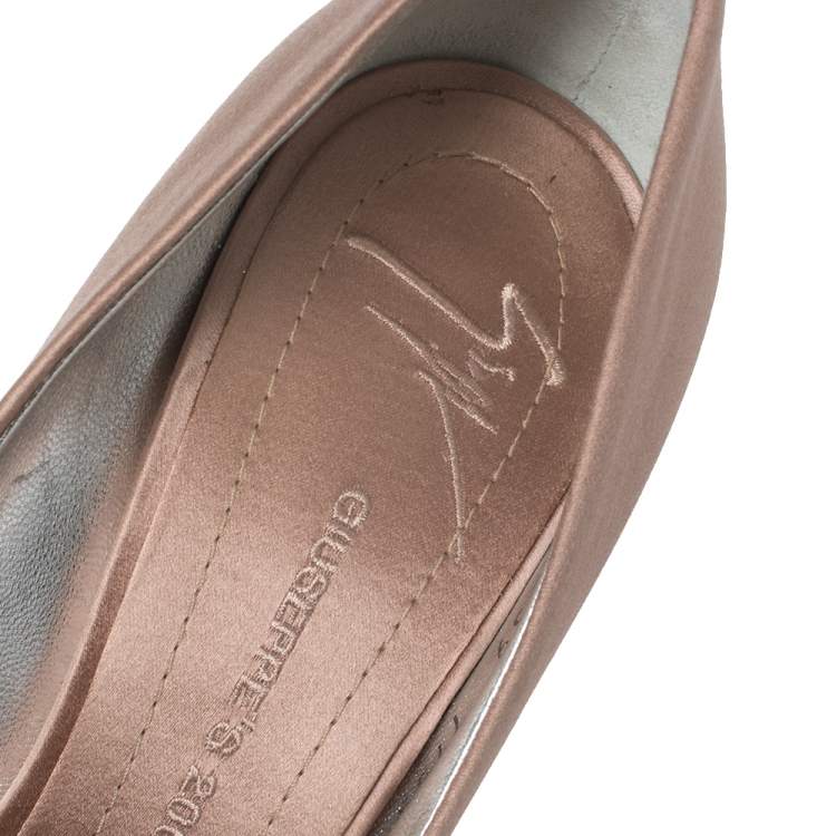 Pre Owned  Giuseppe Zanotti Beige Satin Knot Detail Pumps Size 39