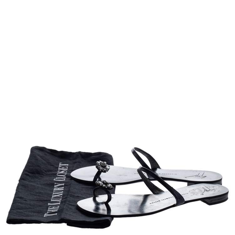 Pre Owned Giuseppe Zanotti Black Leather Crystal Embellished Toe Ring Flats Size 38