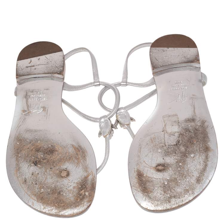 Pre Owned Giuseppe Zanotti Silver Leather Crystal Embellished Thong Flats Size 38.5