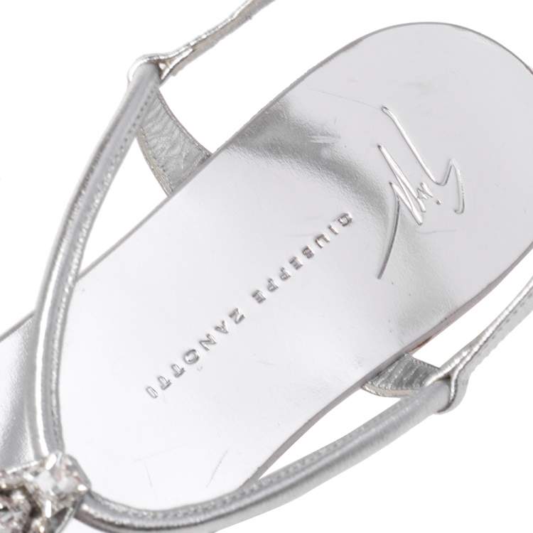 Pre Owned Giuseppe Zanotti Silver Leather Crystal Embellished Thong Flats Size 38.5