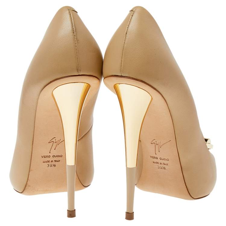 Pre Owned Giuseppe Zanotti Beige Leather Metal Trim Peep Toe Pumps Size 39.5