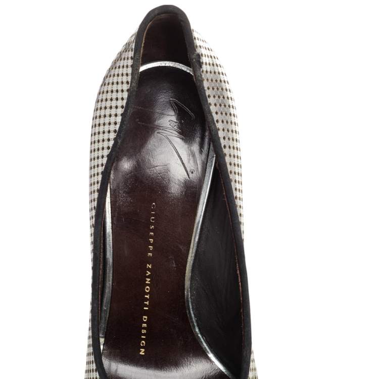 Pre Owned Giuseppe Zanotti Silver Leather Pumps Size 36.5