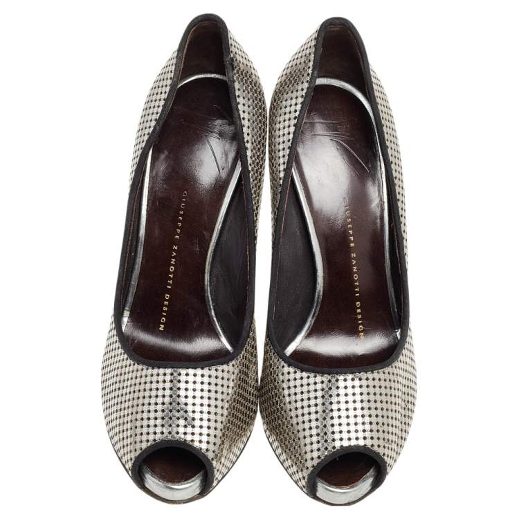 Pre Owned Giuseppe Zanotti Silver Leather Pumps Size 36.5