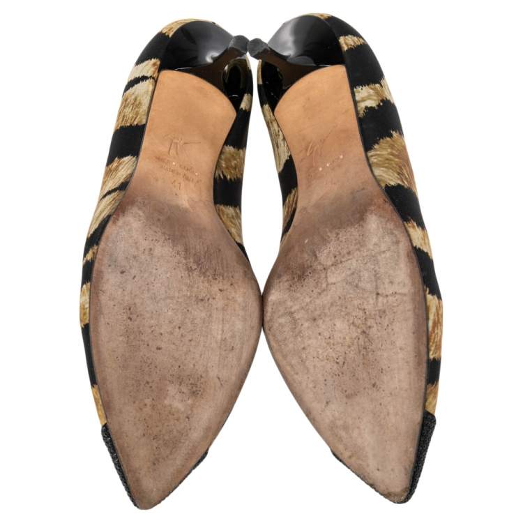 Pre Owned Giuseppe Zanotti Black/Gold  Fabric  Muffa Crystal Embellished Cap Toe Pumps Size 41