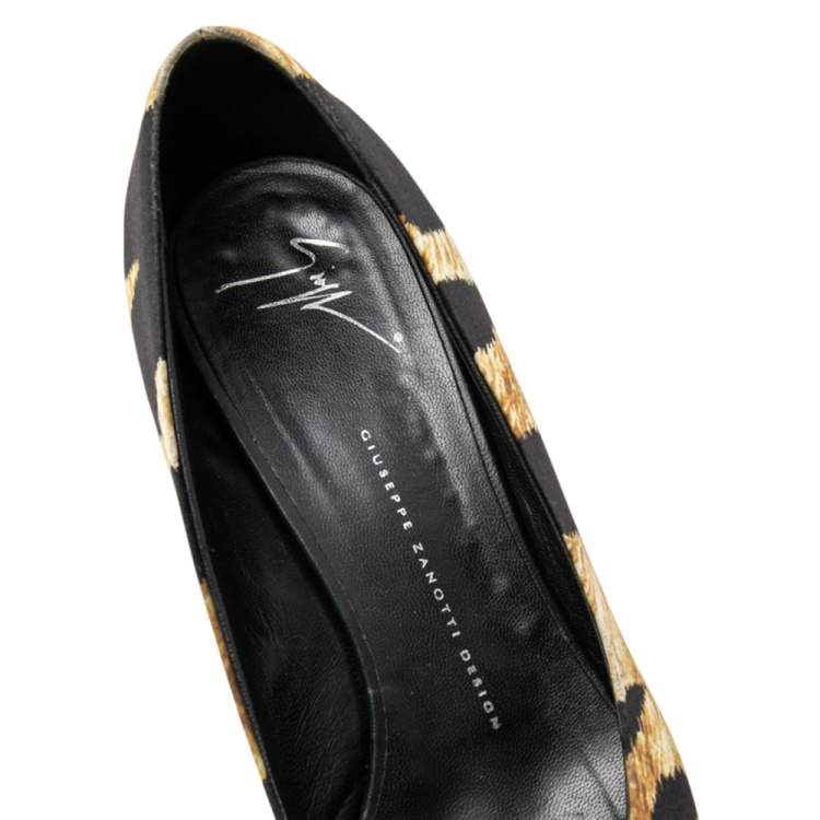 Pre Owned Giuseppe Zanotti Black/Gold  Fabric  Muffa Crystal Embellished Cap Toe Pumps Size 41