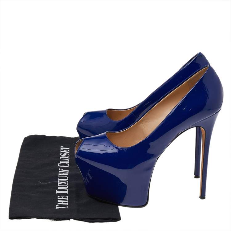 مملوكة مسبقًا Giuseppe Zanotti Blue Patent Leather Platform Peep Toe Pumps Size 38