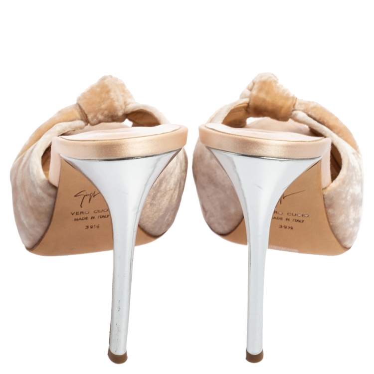 Pre Owned Giuseppe Zanotti Beige Velvet Knot Detail Slide Sandals Size 39.5 
