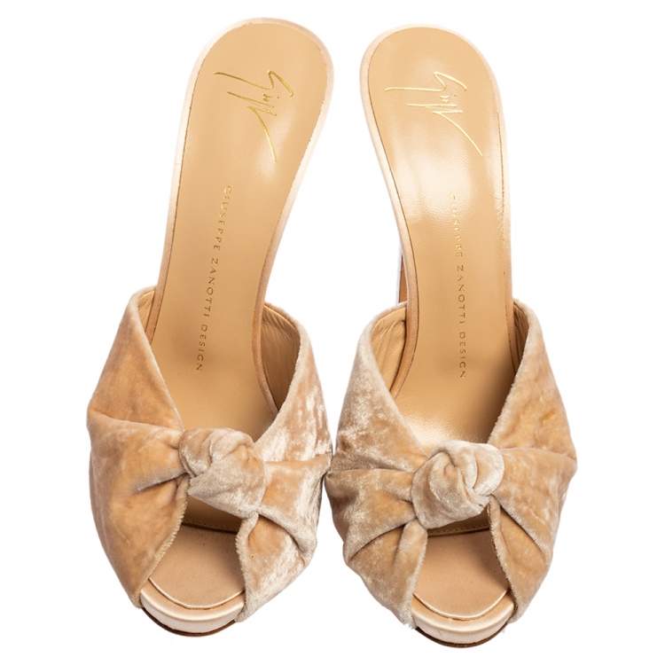 Pre Owned Giuseppe Zanotti Beige Velvet Knot Detail Slide Sandals Size 39.5 