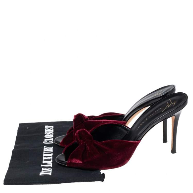 Pre Owned Giuseppe Zanotti Red Velvet Knot Mule Sandals Size 39.5