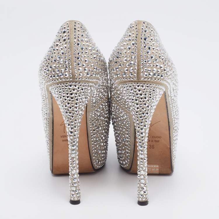 مملوكة مسبقًا Giuseppe Zanotti Grey Suede Crystal Embellished Peep Toe Platform Pumps Size 36