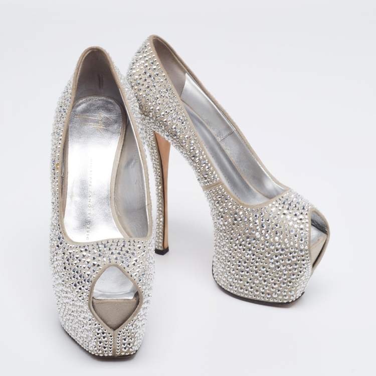 مملوكة مسبقًا Giuseppe Zanotti Grey Suede Crystal Embellished Peep Toe Platform Pumps Size 36