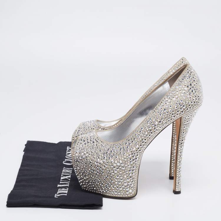 مملوكة مسبقًا Giuseppe Zanotti Grey Suede Crystal Embellished Peep Toe Platform Pumps Size 36