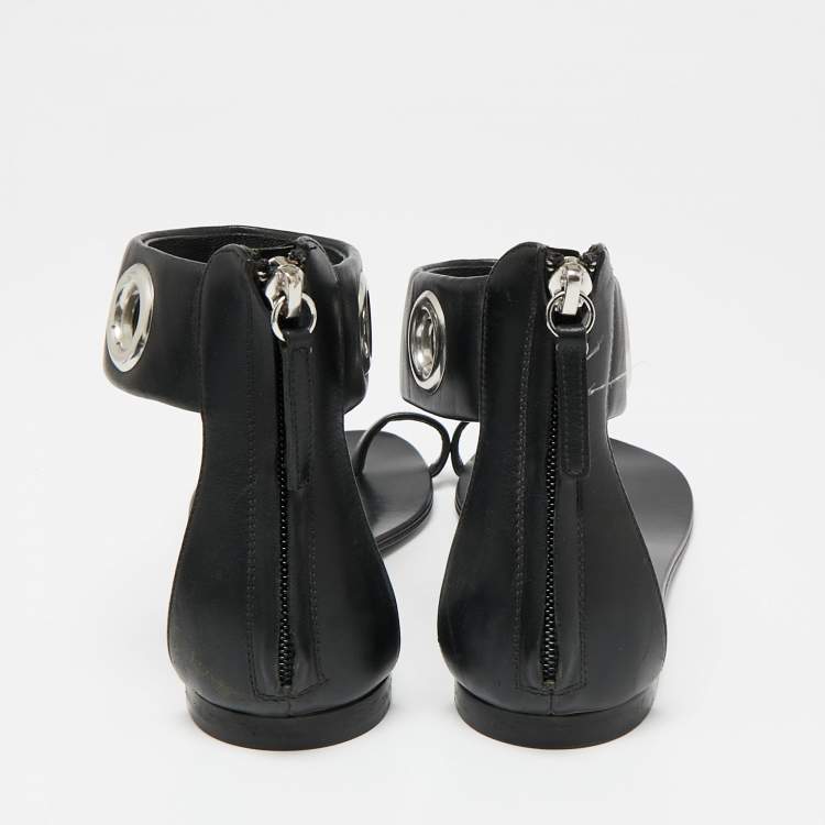 مملوكة مسبقًا Giuseppe Zanotti Black Leather Eyelet Ankle Cuff Flat Sandals Size 38