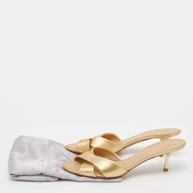 Pre Owned Giuseppe Zanotti Gold Leather Slide Sandals Size 39