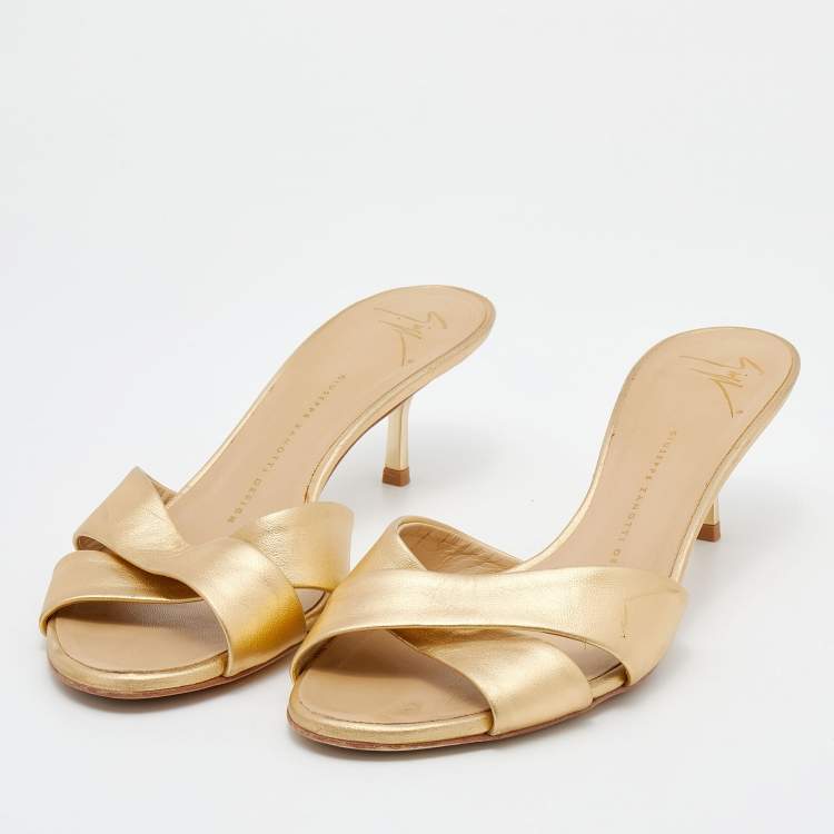 Pre Owned Giuseppe Zanotti Gold Leather Slide Sandals Size 39