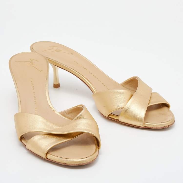 Pre Owned Giuseppe Zanotti Gold Leather Slide Sandals Size 39