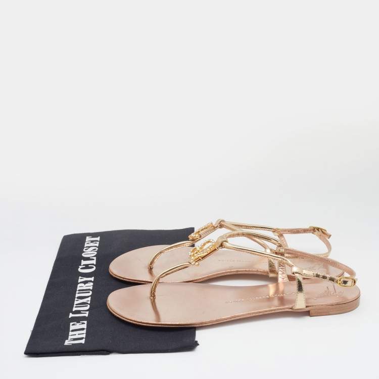 Pre Owned Giuseppe Zanotti Metallic Gold Leather Leo Zodiac Embellished Thong Flat Sandals Size 39