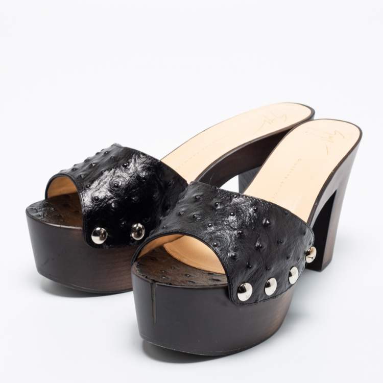 مملوكة مسبقًا Giuseppe Zanotti Black Ostrich Embossed Leather Gladis Platform Clogs Size 38.5