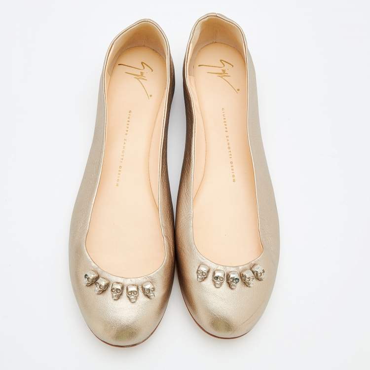 مملوكة مسبقًا Giuseppe Zanotti Gold Leather Embellished  Flats Size 41