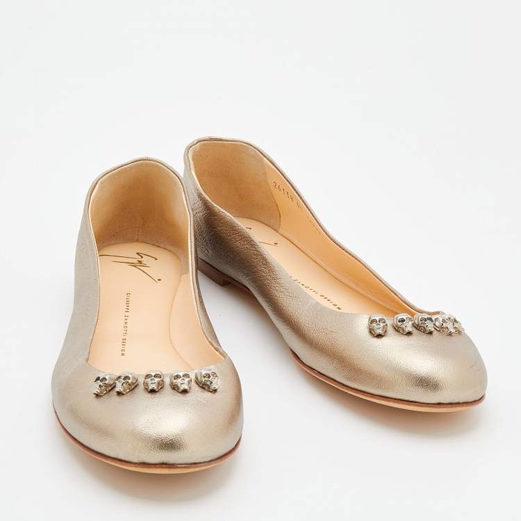 مملوكة مسبقًا Giuseppe Zanotti Gold Leather Embellished  Flats Size 41