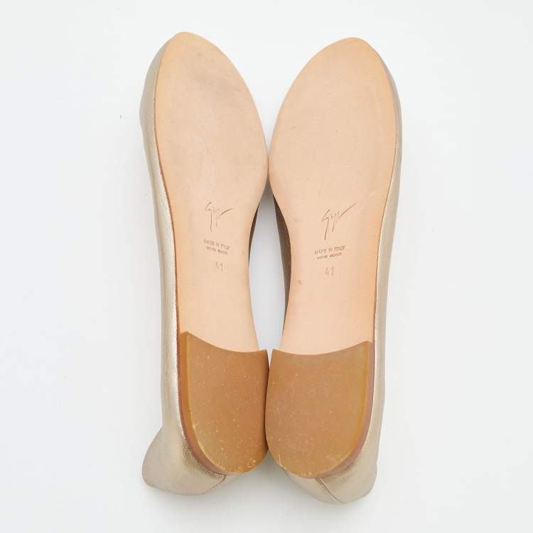 مملوكة مسبقًا Giuseppe Zanotti Gold Leather Embellished  Flats Size 41