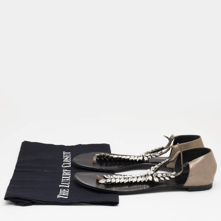 Pre Owned Giuseppe Zanotti Metallic Grey Leather Crystal Embellished Thong Flat Sandals Size 40