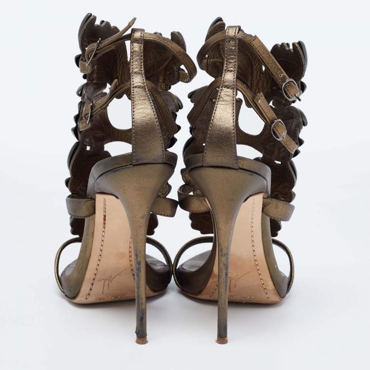 مملوكة مسبقًا Giuseppe Zanotti Olive Green Leather Argent Metal Wing Strappy Sandals Size 38.5