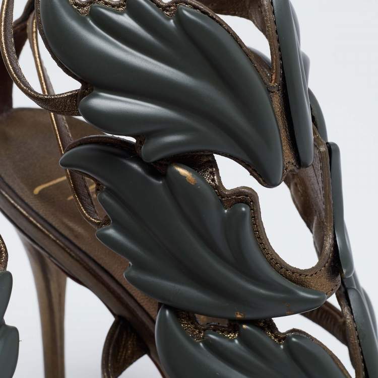 مملوكة مسبقًا Giuseppe Zanotti Olive Green Leather Argent Metal Wing Strappy Sandals Size 38.5