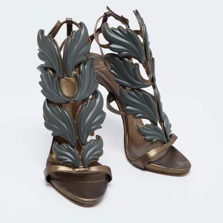 مملوكة مسبقًا Giuseppe Zanotti Olive Green Leather Argent Metal Wing Strappy Sandals Size 38.5